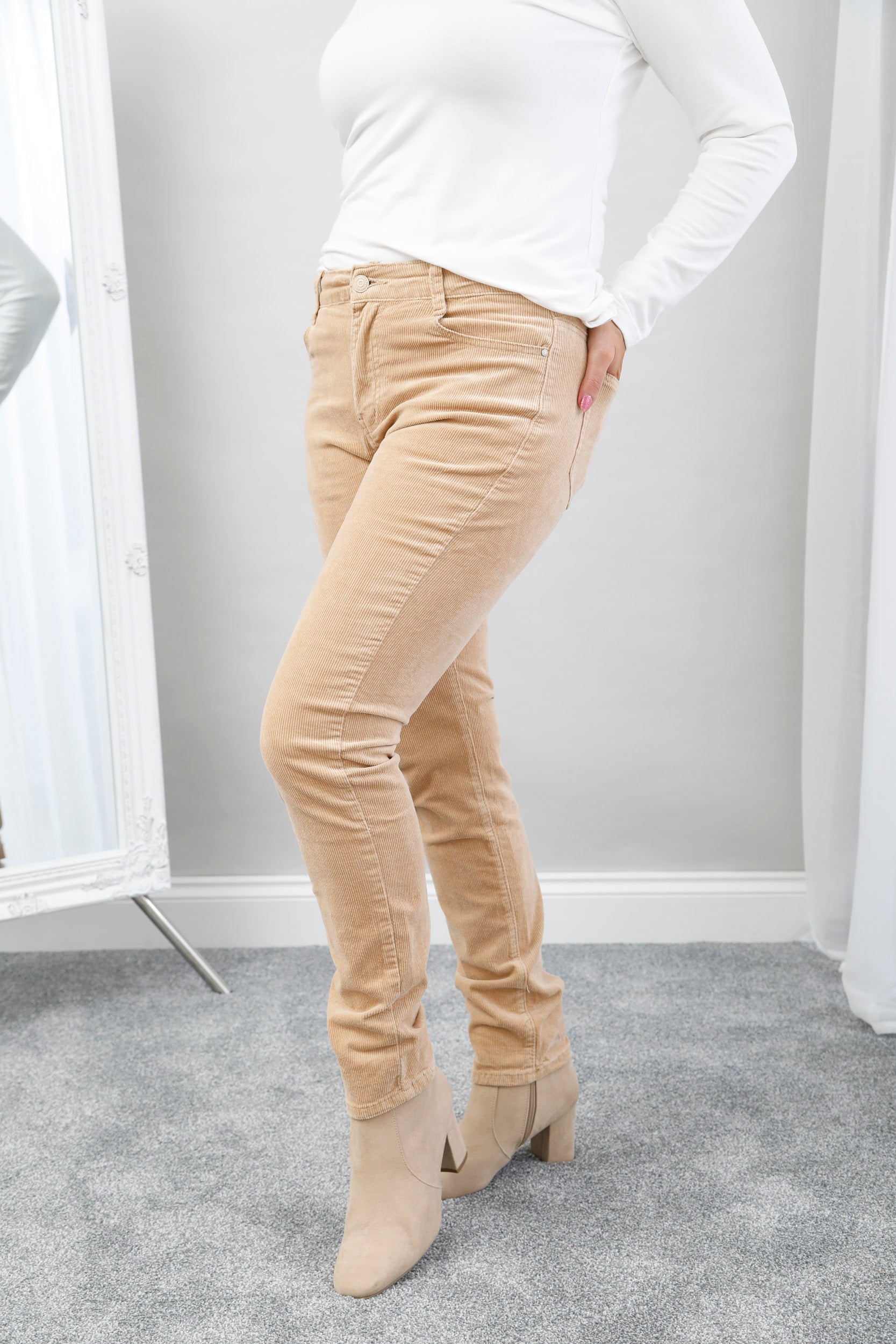 The Orbit Stretch Jeans Buttermilk Beige