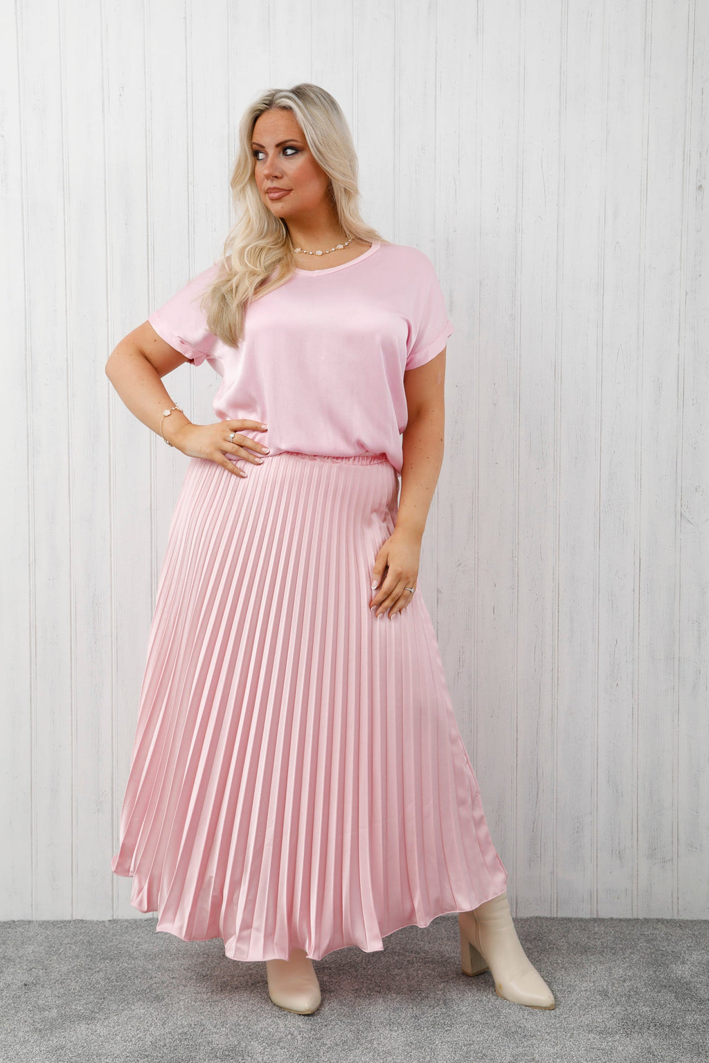 Lola Luxe Skirt Pink