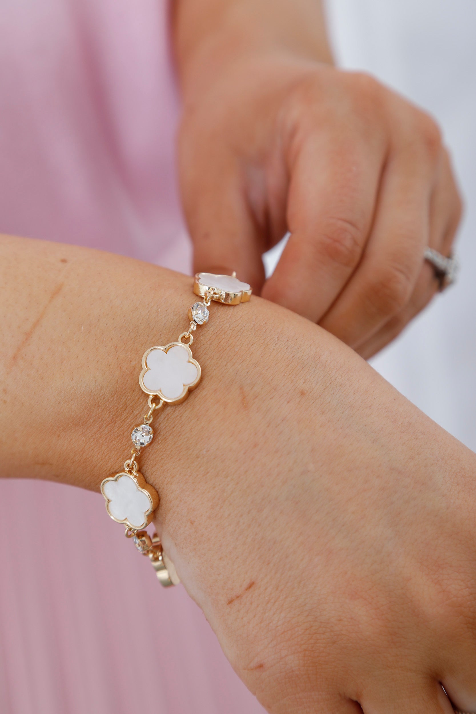 Cleo Short Clover Bracelet White