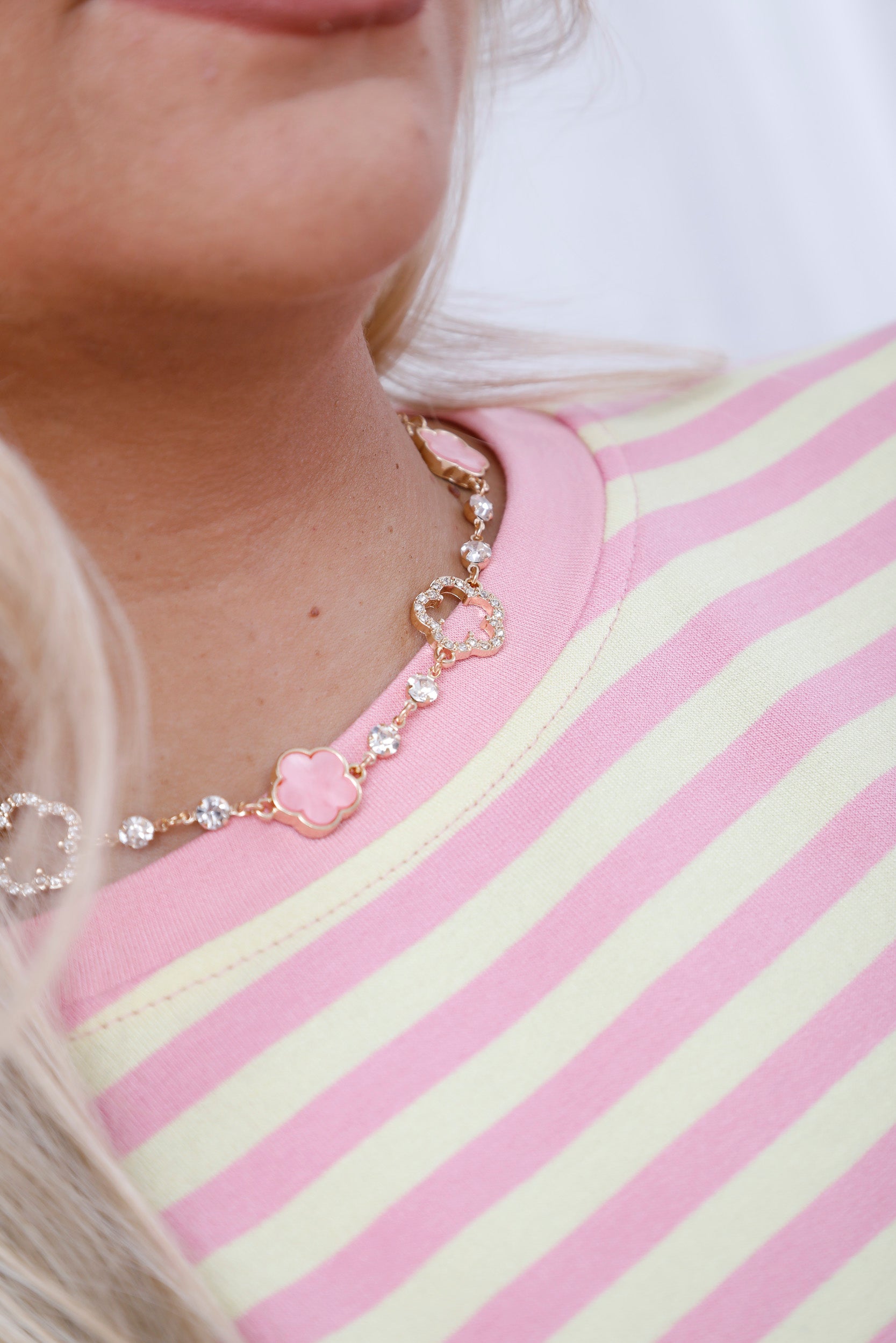 Chloe Short Clover Necklace Pink