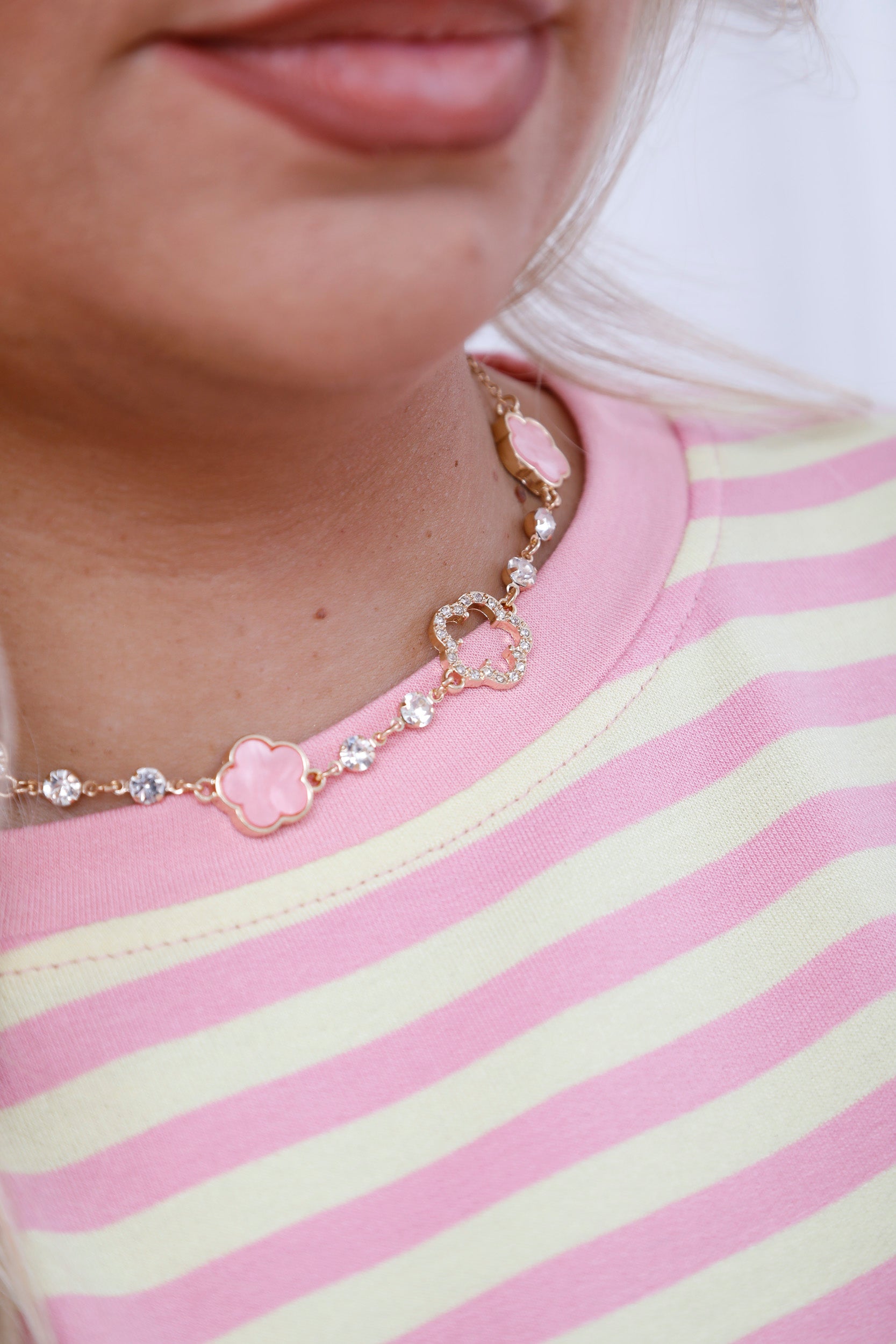 Chloe Short Clover Necklace Pink