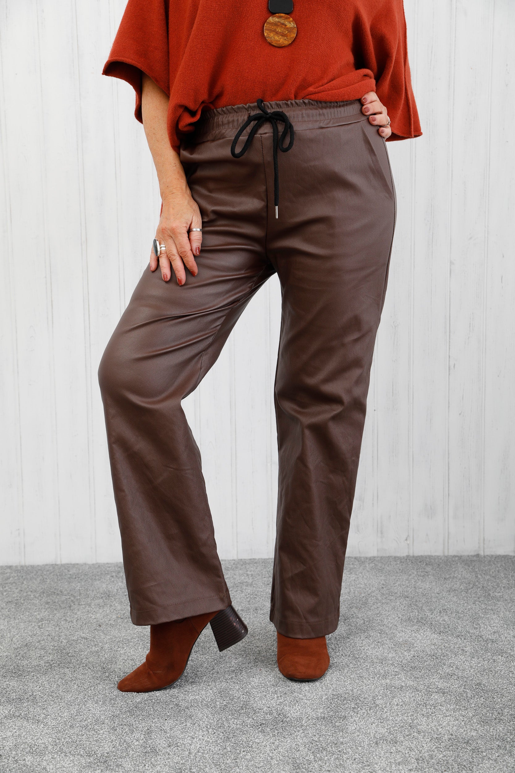 Leather Look Magic Pants Chocolate